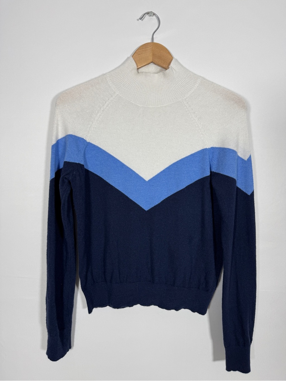 WSW24 {aerie Offline} Off White Blue Chevron Mock Neck Long Sleeve Sweater